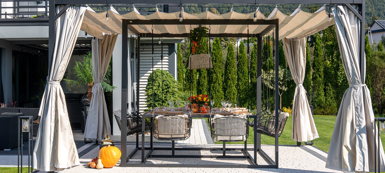 Schaukel Lounge Hotel Restaurant Garten Schweiz